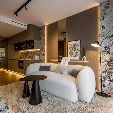 Apartment Boheme-city Center-castle-riverside-self Check-in-aircondition