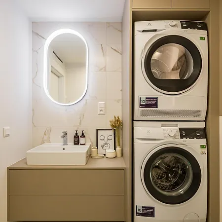 Boheme-city Center-castle-riverside-self Check-in-aircondition Apartment